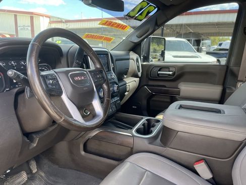 Used 2022 GMC Sierra 3500 SLT w/ SLT Premium Package image 21
