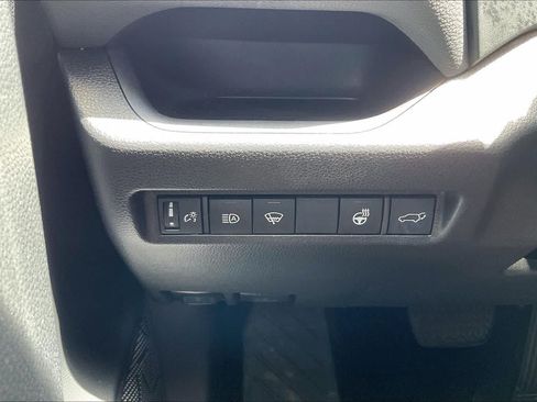 Used 2020 Toyota RAV4 XLE Premium FWD image 32