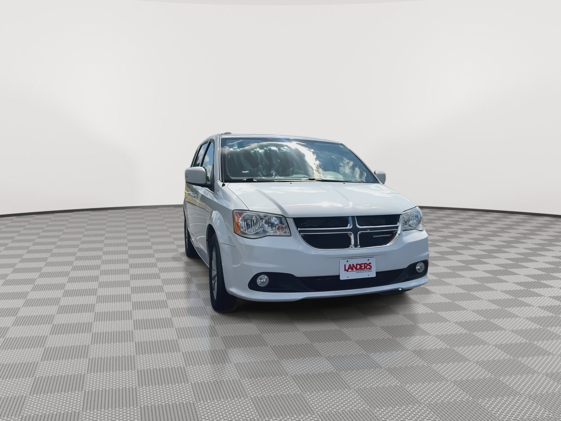 Used 2019 Dodge Grand Caravan SXT FWD image 3