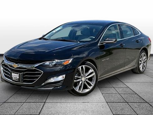 Used 2025 Chevrolet Malibu LT FWD image 1