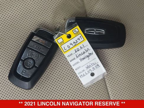 Used 2021 Lincoln Navigator Reserve w/ Luxury Package AWD/4WD image 35