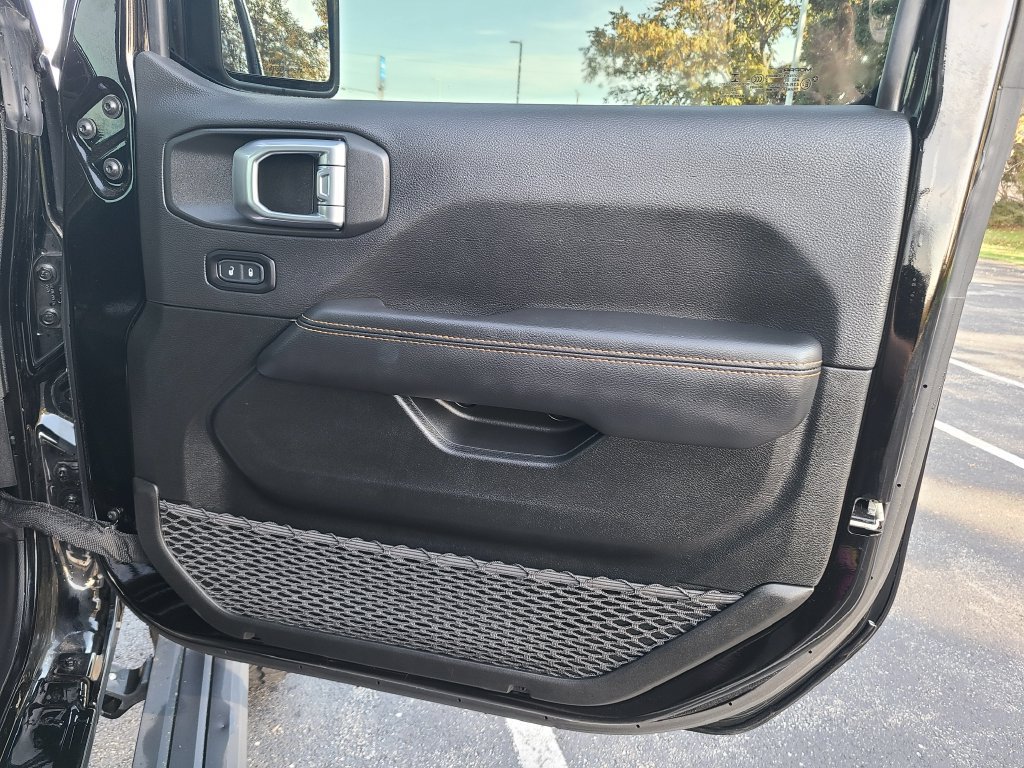 Used 2022 Jeep Gladiator Overland AWD/4WD image 9