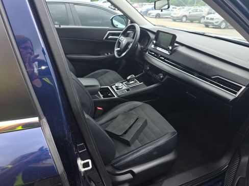 Used 2023 Mitsubishi Outlander ES AWD/4WD image 2