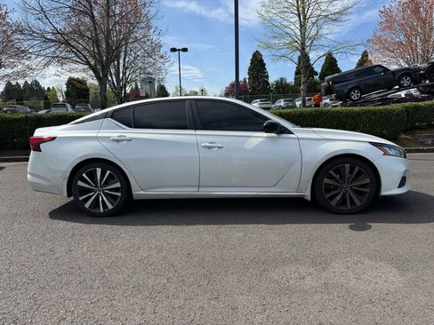 Used 2020 Nissan Altima 2.5 SR w/ Premium Package image 8