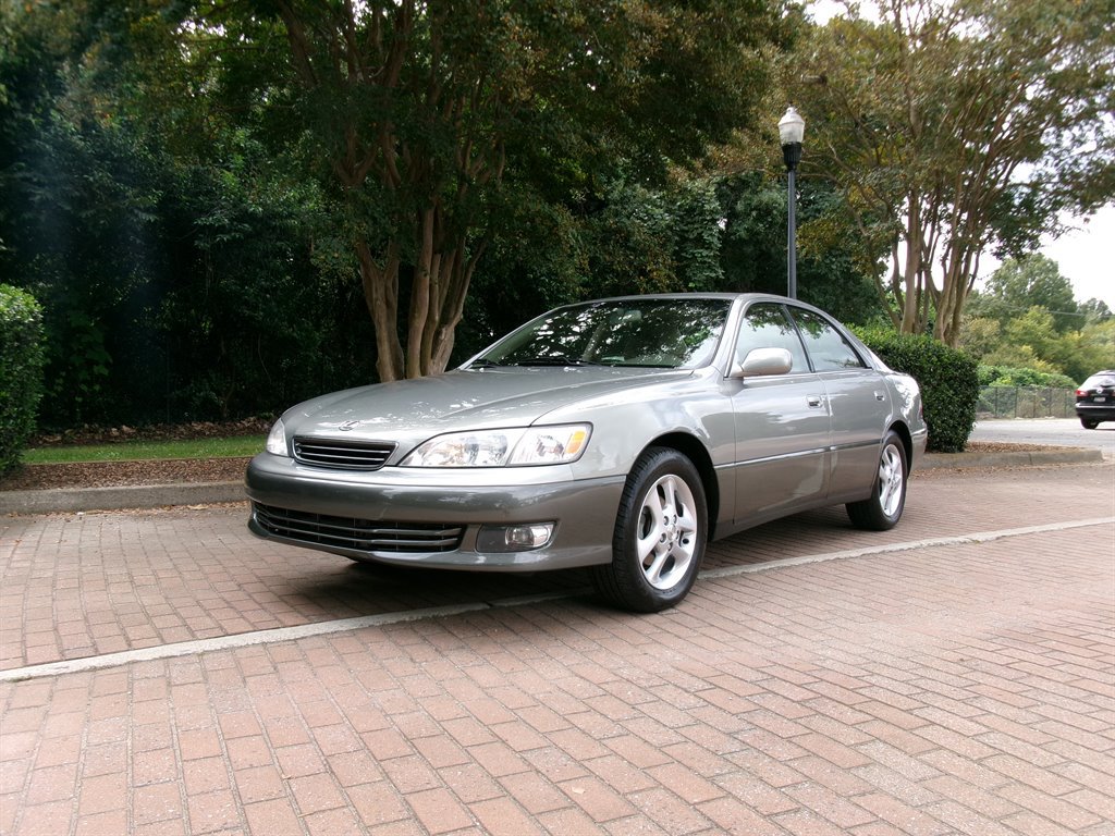 Used 2001 Lexus ES 330 w/ Lexus Value Pkg FWD image 1