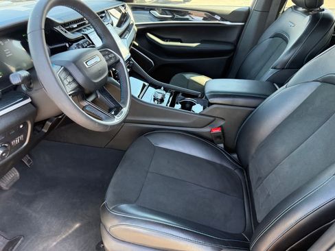 Used 2022 Jeep Grand Cherokee Trailhawk AWD/4WD image 12