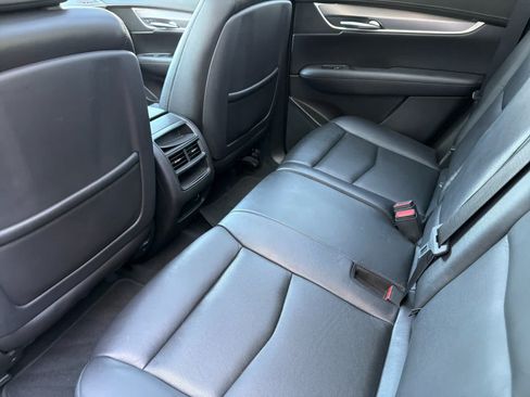 Used 2019 Cadillac XT5 Luxury FWD image 4