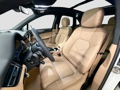 New 2026 Porsche Macan AWD/4WD image 5