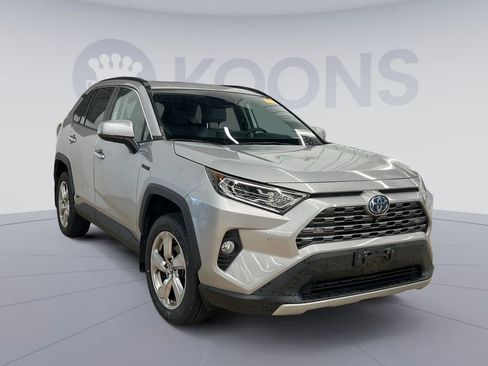 Used 2020 Toyota RAV4 Limited image 8