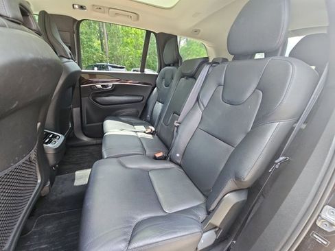 Used 2019 Volvo XC90 T5 Momentum w/ Protection Package Premier image 16