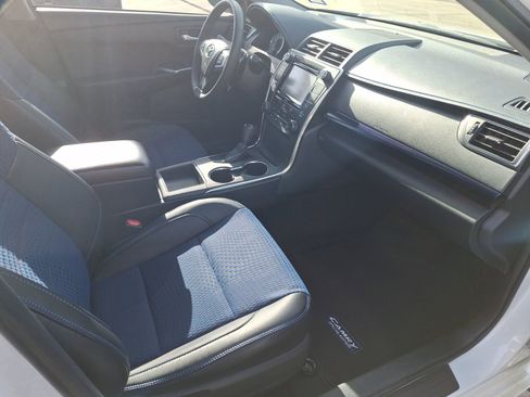 Used 2016 Toyota Camry SE image 34