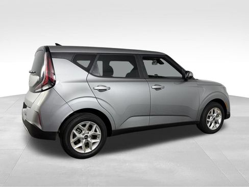 Used 2025 Kia Soul LX w/ LX Technology Package FWD image 6