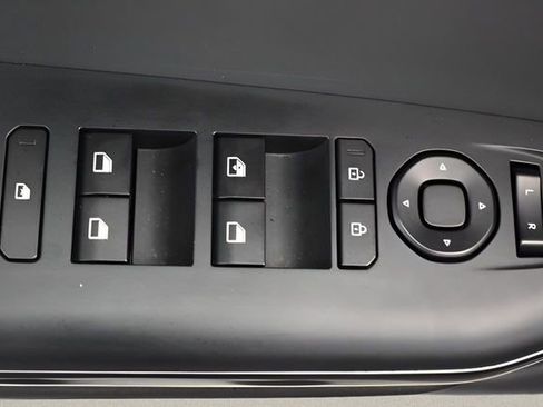 Used 2025 Kia K4 image 21