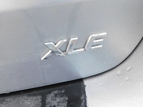 Used 2012 Toyota Sienna XLE image 12