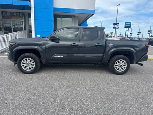 Used 2025 Toyota Tacoma SR5 AWD/4WD image 2