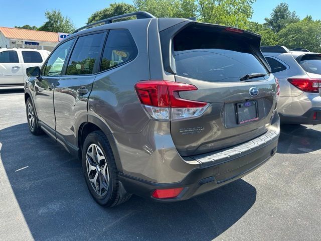 Used 2019 Subaru Forester Premium AWD/4WD image 4