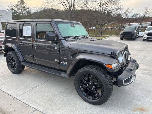 Used 2021 Jeep Wrangler Unlimited Sahara w/ Dual Top Group AWD/4WD image 2