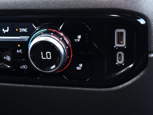 Used 2023 GMC Sierra 1500 Elevation image 31