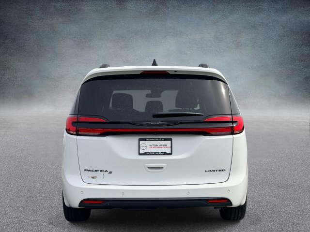 Used 2025 Chrysler Pacifica Limited FWD image 3