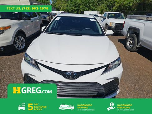 Used 2022 Toyota Camry LE image 1