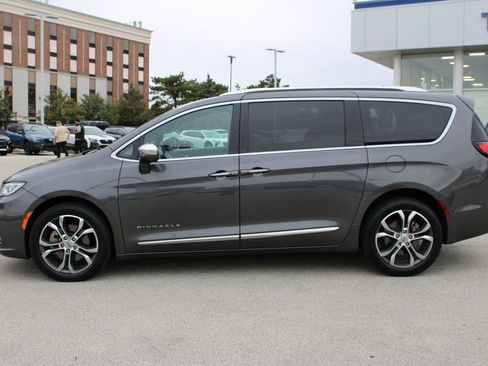 Used 2022 Chrysler Pacifica Pinnacle image 8