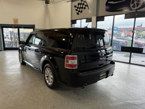 Used 2017 Ford Flex SE image 5