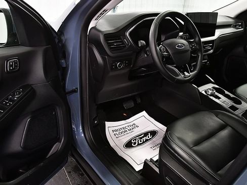 Used 2025 Ford Escape Platinum FWD image 16