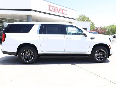 New 2026 GMC Yukon XL Elevation AWD/4WD image 7