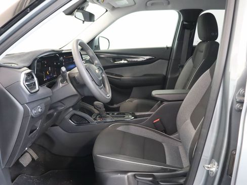 Used 2025 Chevrolet TrailBlazer LT FWD image 8