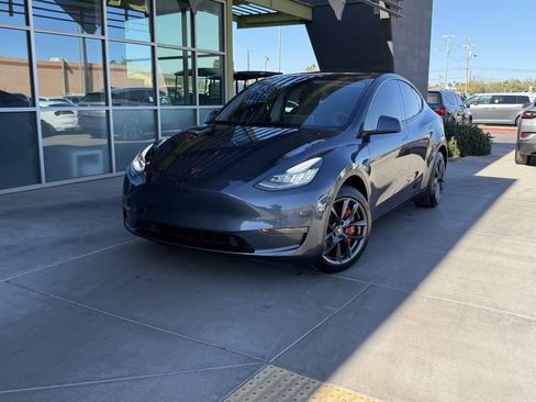 Used 2020 Tesla Model Y Long Range image 2