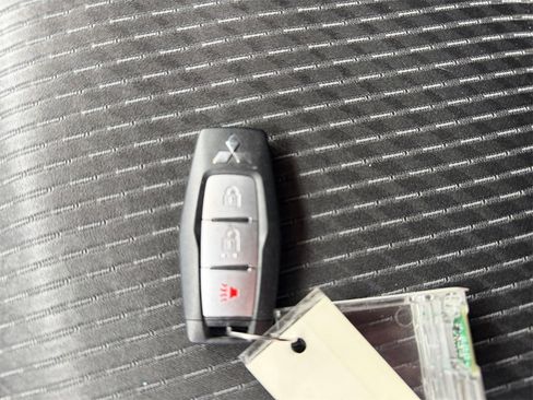 Used 2022 Mitsubishi Outlander ES image 30