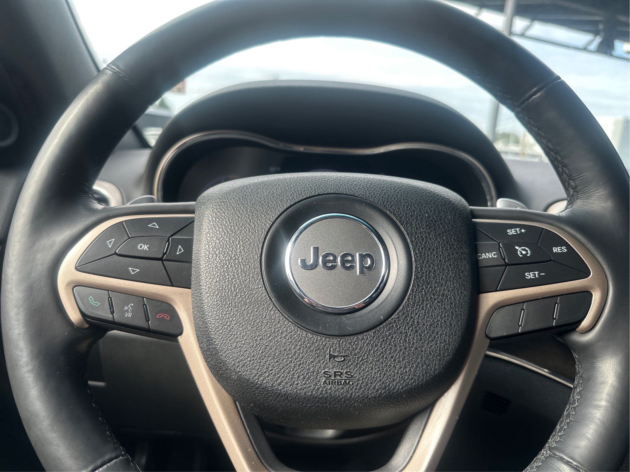 Used 2015 Jeep Grand Cherokee Limited w/ Trailer Tow Group IV AWD/4WD image 18