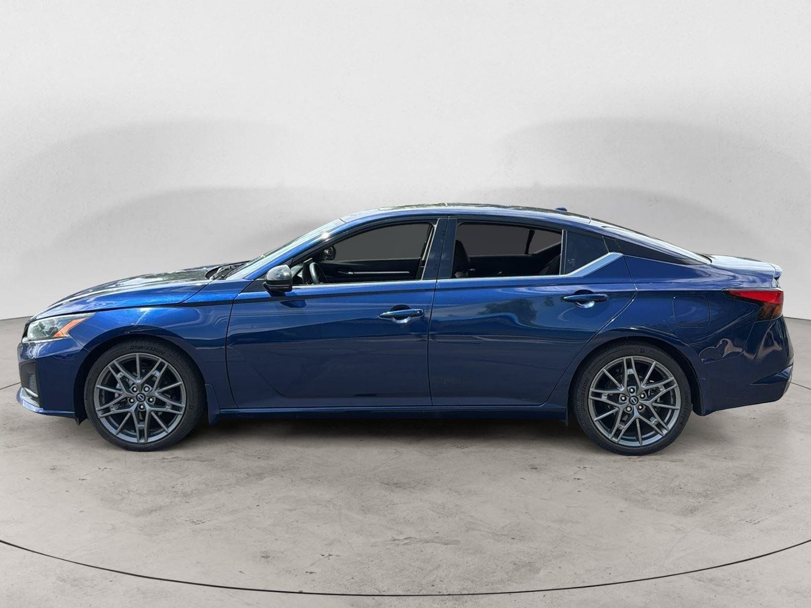 Used 2023 Nissan Altima 2.0 SR FWD image 3
