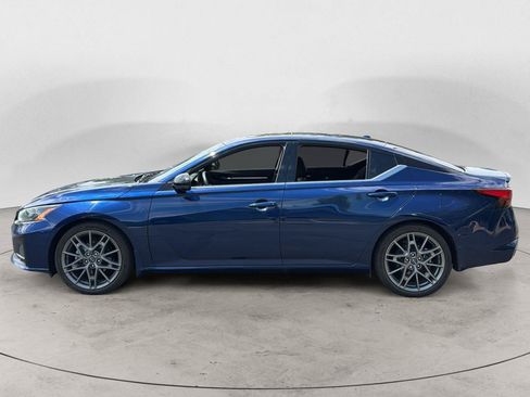 Used 2023 Nissan Altima 2.0 SR FWD image 3