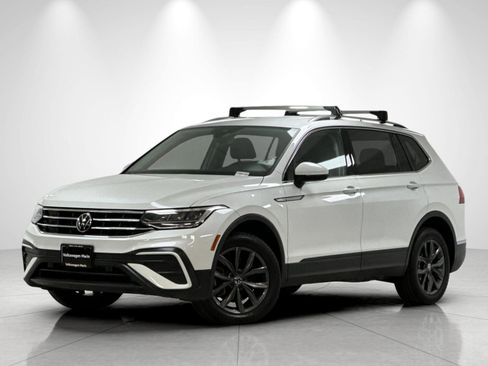 Used 2023 Volkswagen Tiguan SE FWD image 1