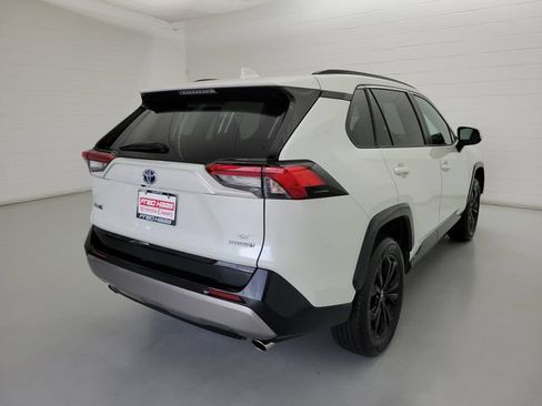 Used 2022 Toyota RAV4 SE AWD/4WD image 5