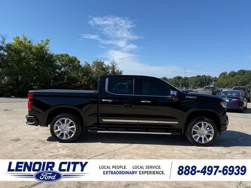Used 2025 Chevrolet Silverado 1500 High Country w/ High Country Premium Package AWD/4WD image 2