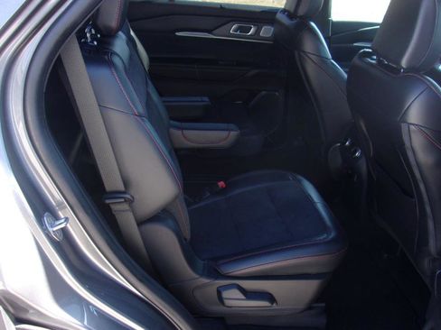 Used 2025 Ford Explorer ST image 7