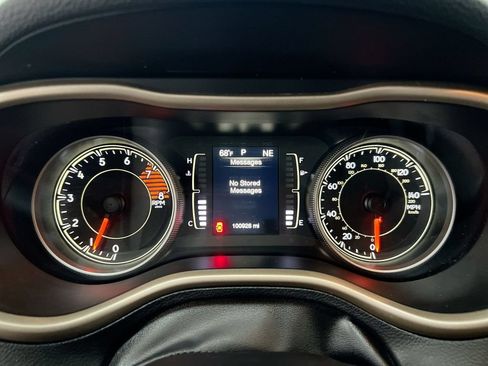 Used 2018 Jeep Cherokee Latitude w/ Cold Weather Group AWD/4WD image 12