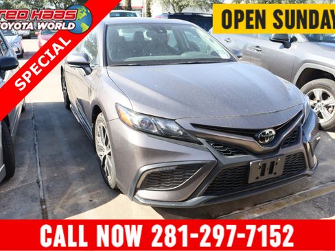 Used 2024 Toyota Camry SE image 1