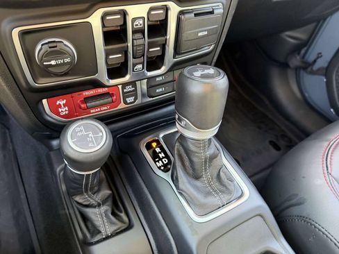Used 2026 Jeep Wrangler Unlimited Rubicon w/ Technology Group AWD/4WD image 32
