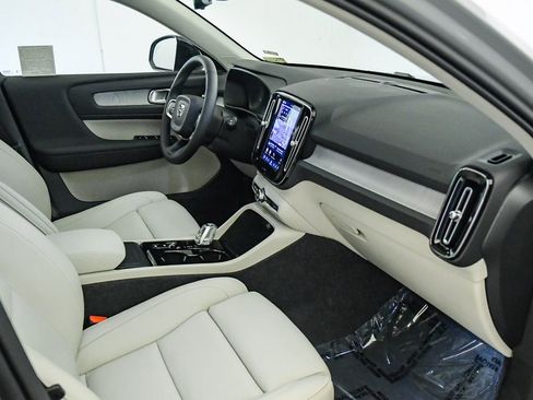Certified 2026 Volvo XC40 B5 Plus w/ Protection Package Premier AWD/4WD image 16