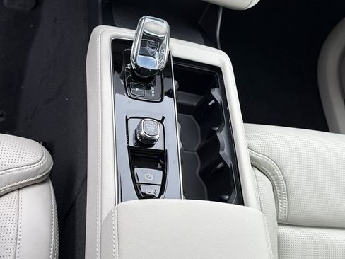 New 2026 Volvo XC90 T8 Ultra w/ Protection Package Premier AWD/4WD image 17