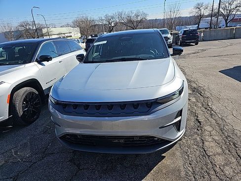 Used 2024 Jeep Wagoneer Launch Edition image 2