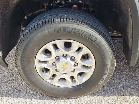 Used 2025 Chevrolet Silverado 2500 LT AWD/4WD image 12