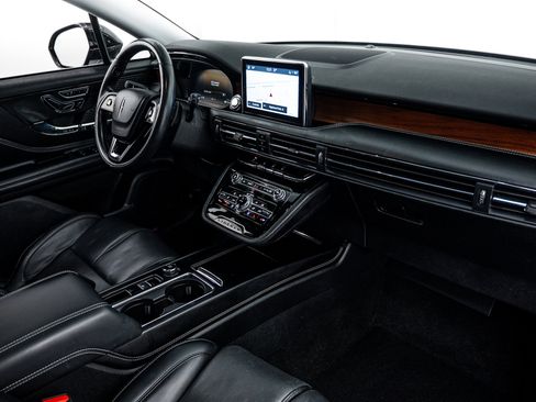 Used 2022 Lincoln Corsair Reserve w/ Equipment Group 201A image 9