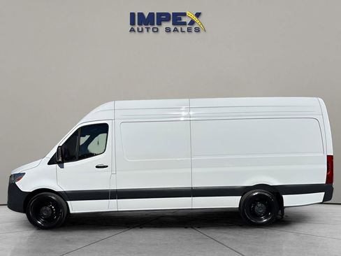 Used 2025 Mercedes-Benz Sprinter 2500 image 2
