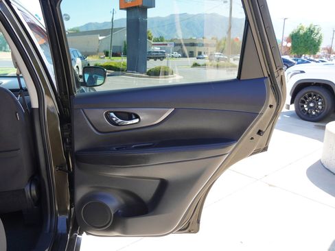 Used 2016 Nissan Rogue S w/ Appearance Package image 24