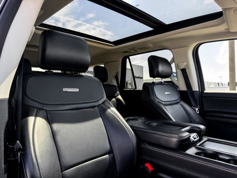 Used 2025 Ford Expedition Platinum AWD/4WD image 15