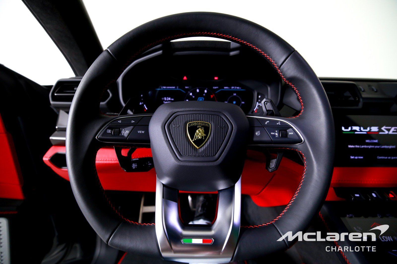 Used 2025 Lamborghini Urus S AWD/4WD image 13